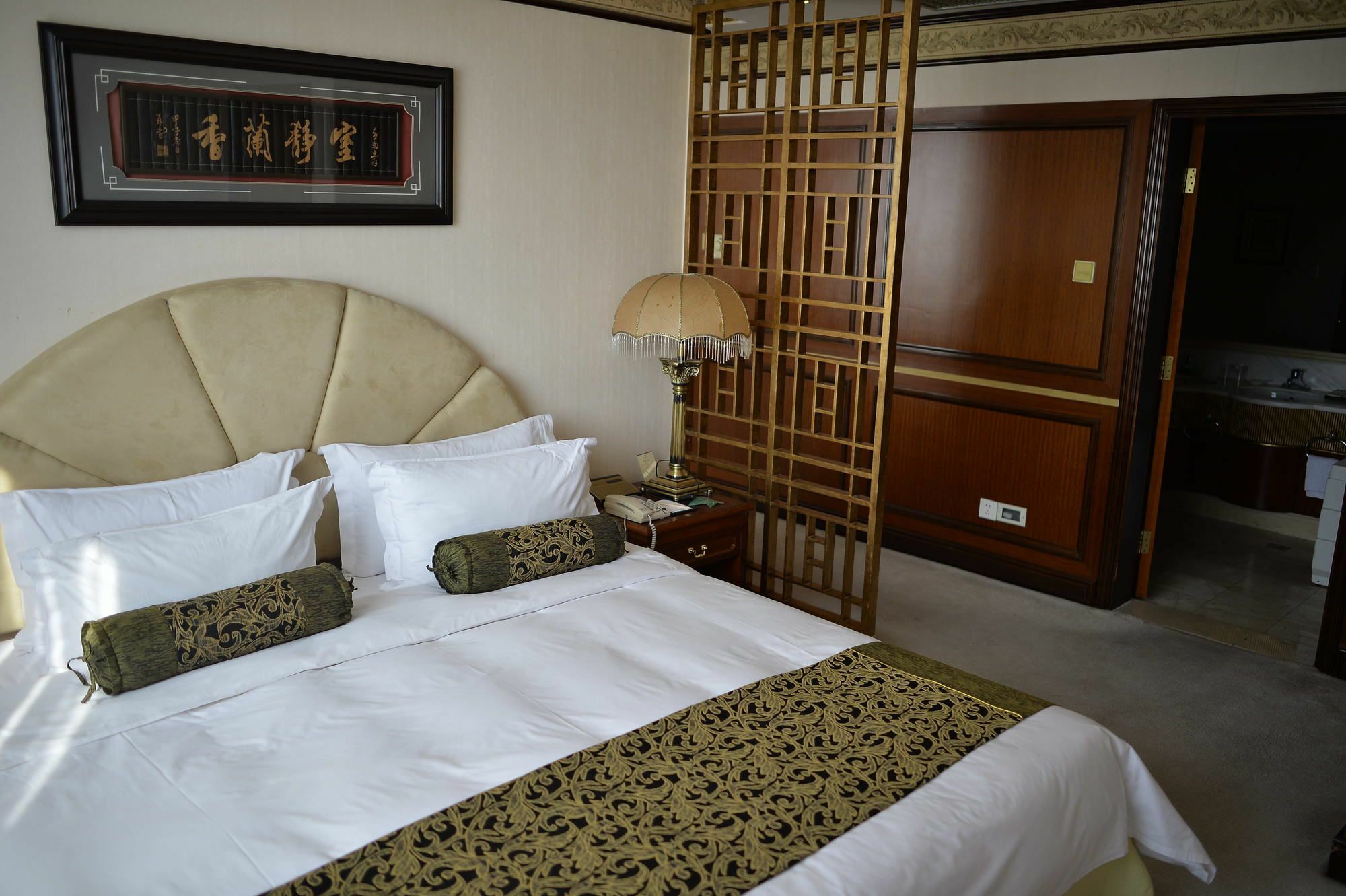 Harvest Hotel Qingdao Buitenkant foto